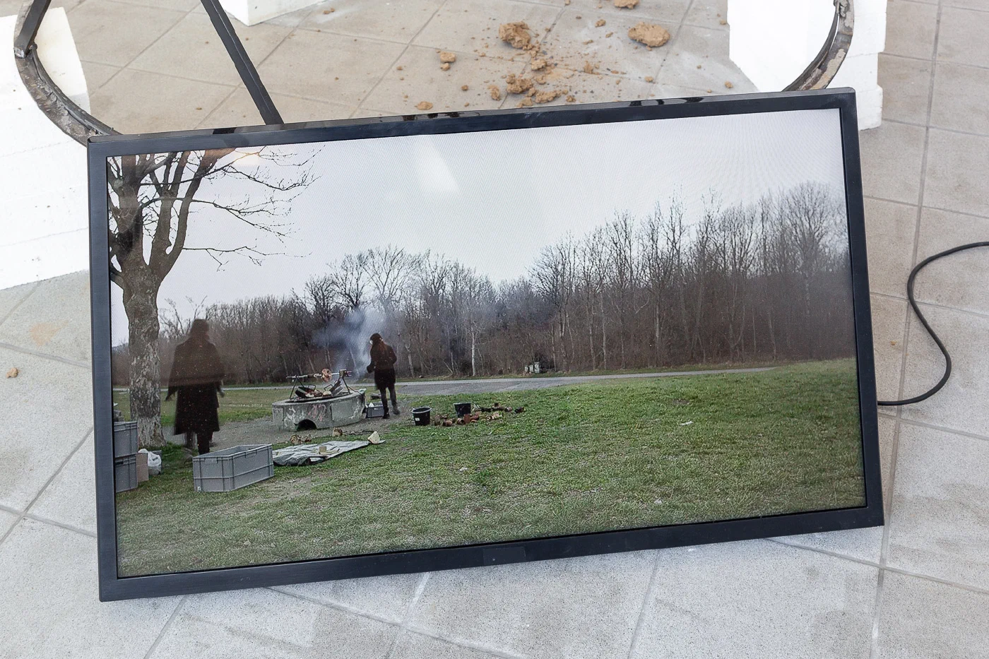 Who has land to make a fire? — image 6